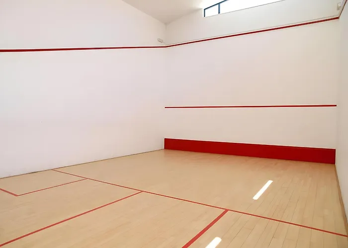 Squash Club 4*